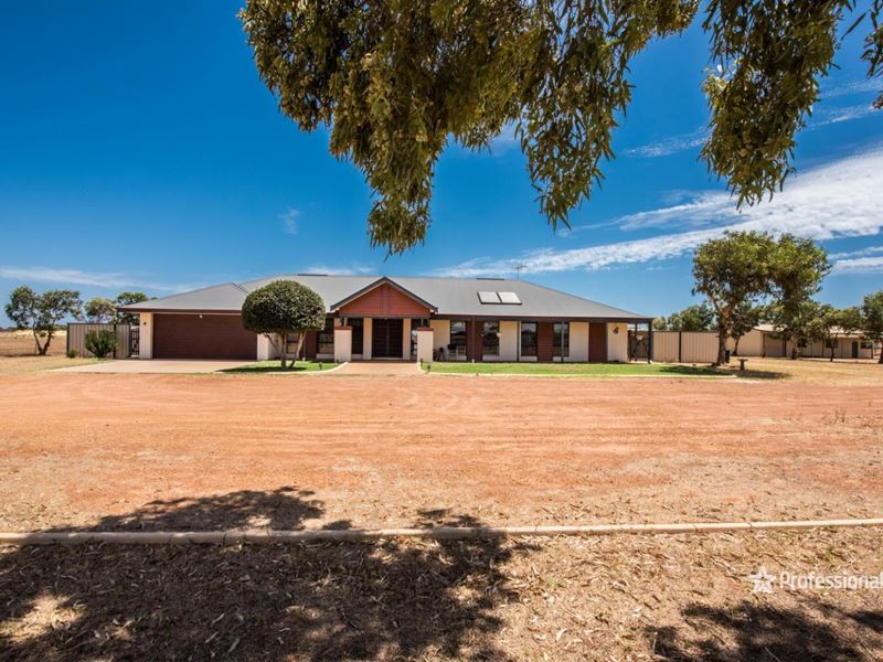 70 Eastlyn Drive, Deepdale