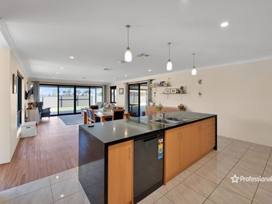 70 Eastlyn Drive, Deepdale WA 6532