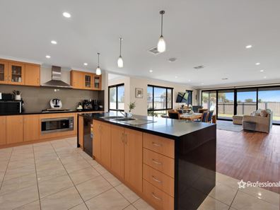 70 Eastlyn Drive, Deepdale WA 6532