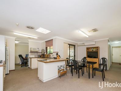 7 Exon Court, Camillo WA 6111