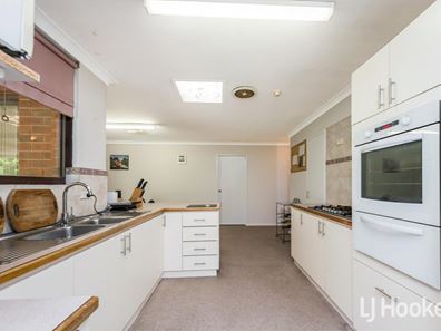 7 Exon Court, Camillo WA 6111