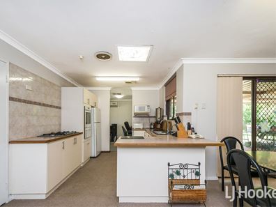 7 Exon Court, Camillo WA 6111