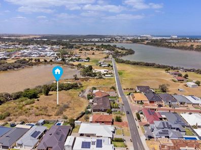 25 Fawcett Road, Lake Coogee WA 6166
