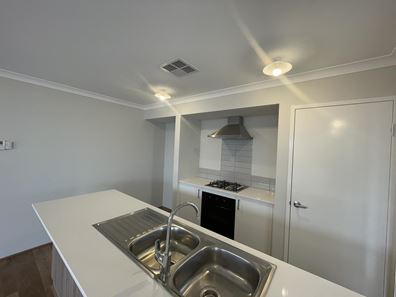 34 Hibiscus Street, Hammond Park WA 6164