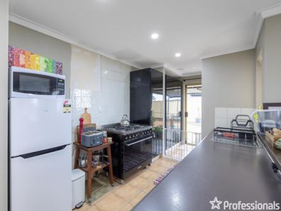 91 Blackadder Road, Swan View WA 6056