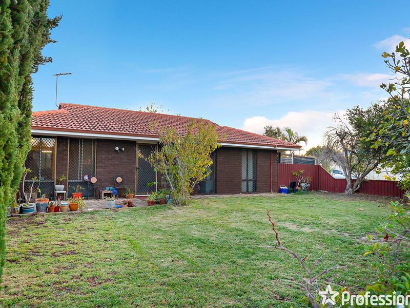 2 Greenwood Court, Kelmscott WA 6111