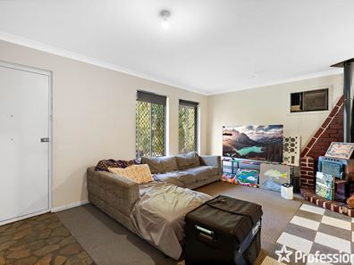 2 Greenwood Court, Kelmscott WA 6111