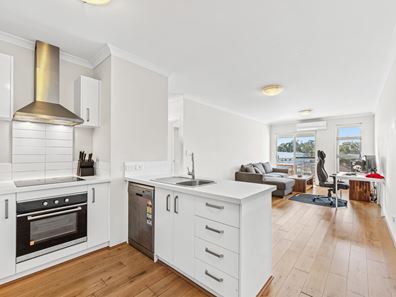 5/208 Fisher Street, Cloverdale WA 6105