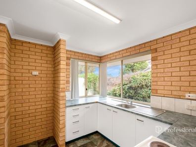 1/216 First Street, Wonthella WA 6530