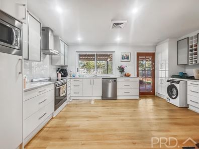 2 Hardey Crescent, Dampier WA 6713
