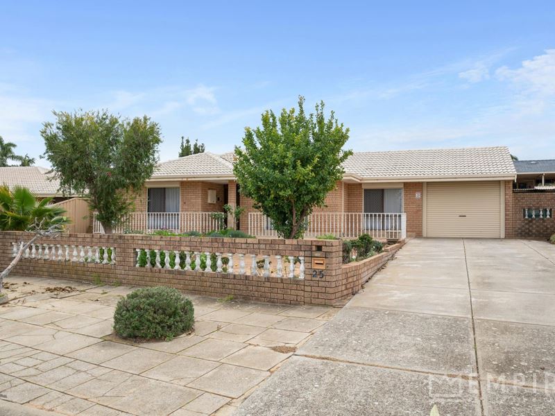 25 Kipling Street, Lake Coogee WA 6166