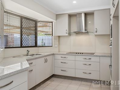 25 Kipling Street, Lake Coogee WA 6166