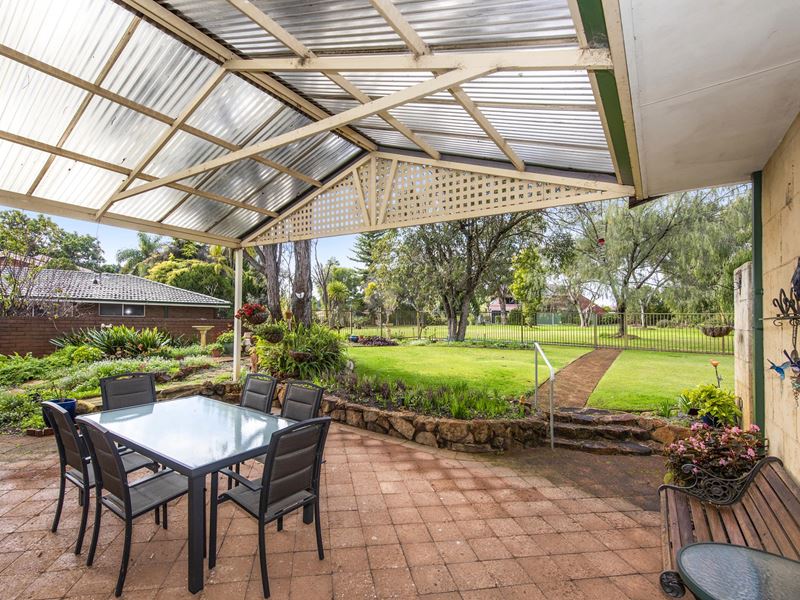 101 Regency Drive, Thornlie WA 6108
