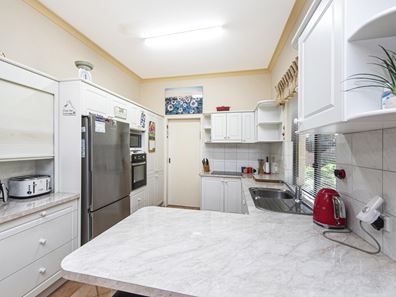 101 Regency Drive, Thornlie WA 6108