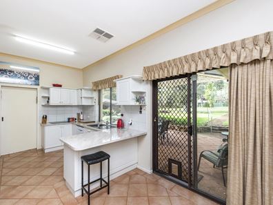 101 Regency Drive, Thornlie WA 6108