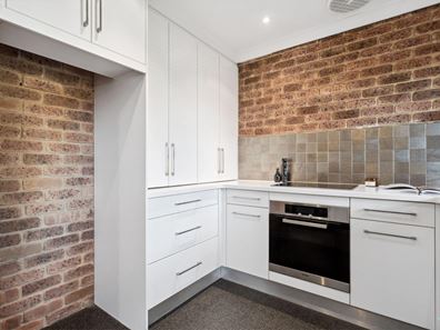 2/96 Edgecumbe Street, Como WA 6152