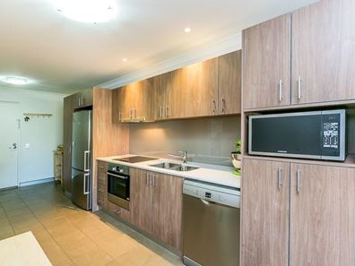 25/2 Walsh Loop, Joondalup WA 6027