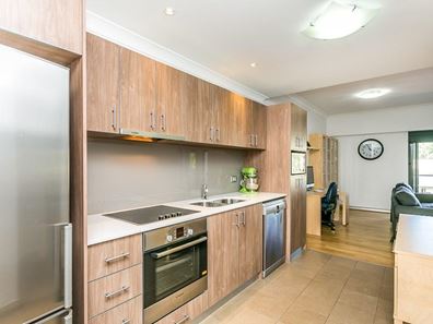 25/2 Walsh Loop, Joondalup WA 6027