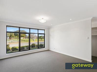 4 Pitch Way, Aubin Grove WA 6164