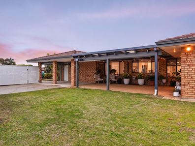 9 Rockbank Place, Kiara WA 6054