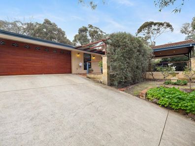 81 Amethyst Crescent, Mount Richon WA 6112