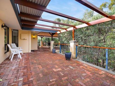 81 Amethyst Crescent, Mount Richon WA 6112