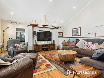 9 Kiev Court, Lesmurdie WA 6076