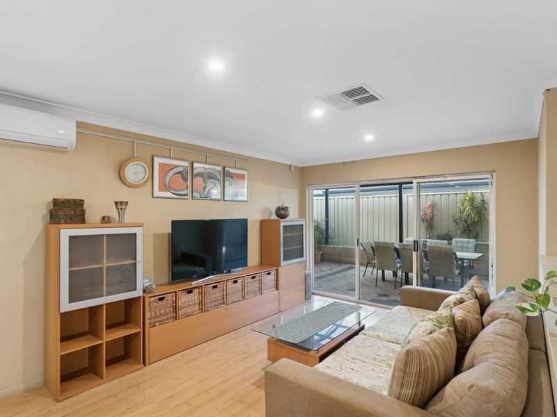 3 Jefferson Drive, Marangaroo WA 6064
