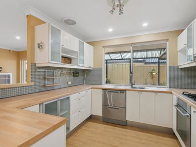 3 Jefferson Drive, Marangaroo WA 6064