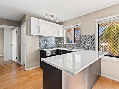 13/4 Sackville Terrace, Scarborough WA 6019