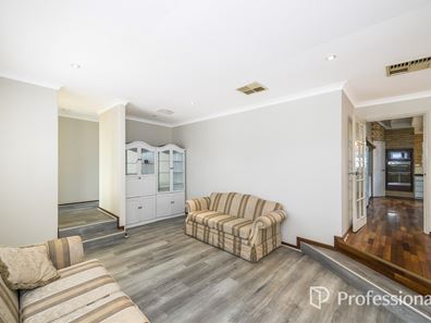 30 Peregrine Drive, Kingsley WA 6026