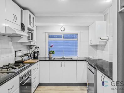 1 Fairvale Bend, Madeley WA 6065