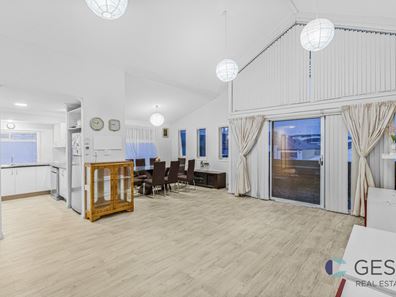 1 Fairvale Bend, Madeley WA 6065