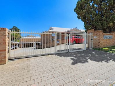 19/2 Pinewood Avenue, Kardinya WA 6163
