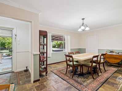 8 James Road, Kalamunda WA 6076