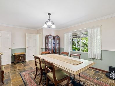 8 James Road, Kalamunda WA 6076