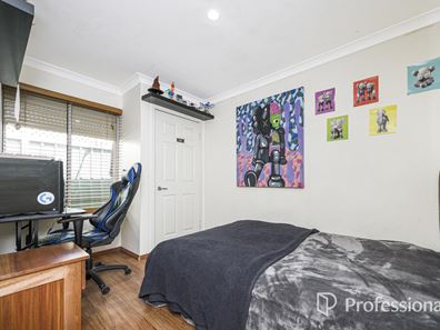 13 Goldfinch Grove, Ballajura WA 6066