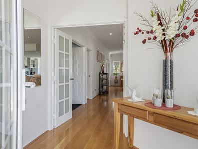 16 Tauman Loop, Guildford WA 6055