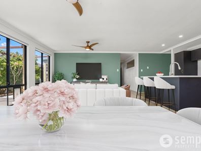 8 Wedgetail Crescent, Success WA 6164