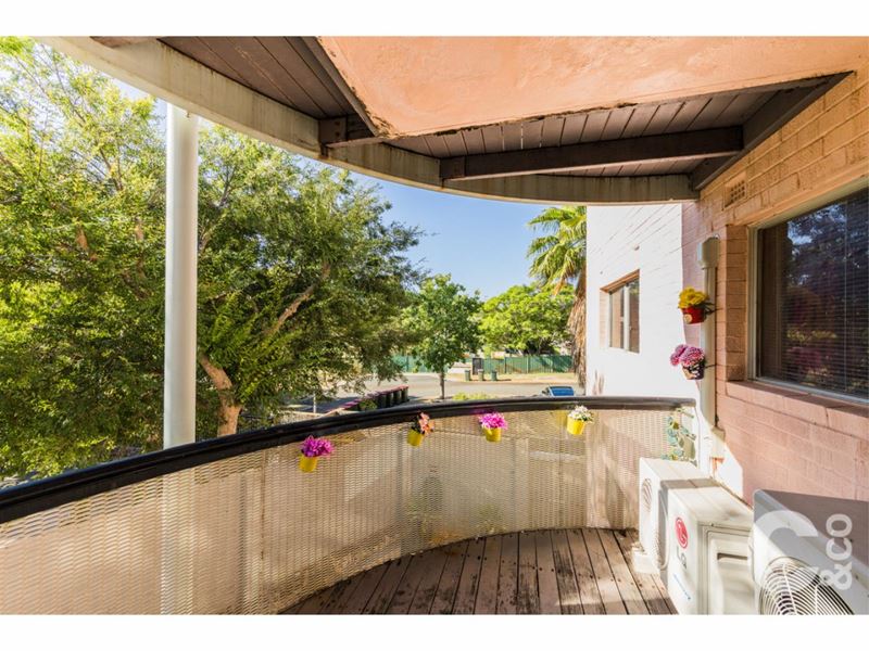 9/4 Canham Way, Orelia