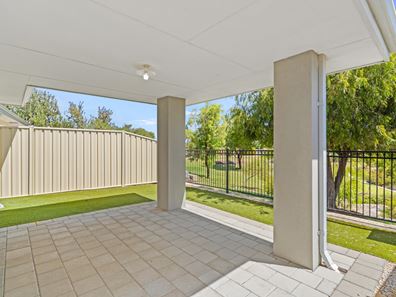 17 Benalla Way, Lakelands WA 6180