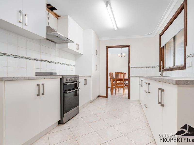 10 Thomas Ave, Geraldton WA 6530