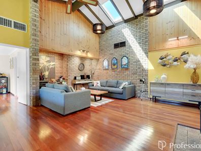 7 Seacrest Drive, Sorrento WA 6020