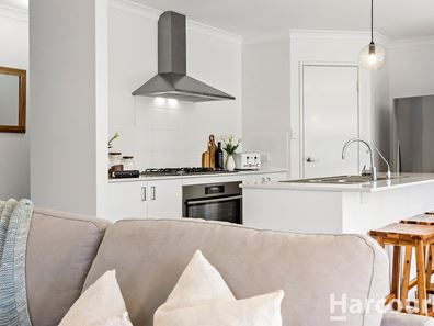5 Medway Road, Lakelands WA 6180