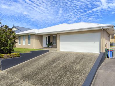 4 Pyrus Gardens, Yakamia WA 6330