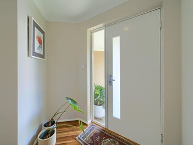 4 Pyrus Gardens, Yakamia WA 6330