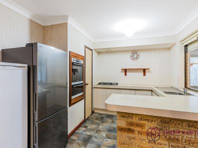 15 Perriam Close, Parmelia WA 6167