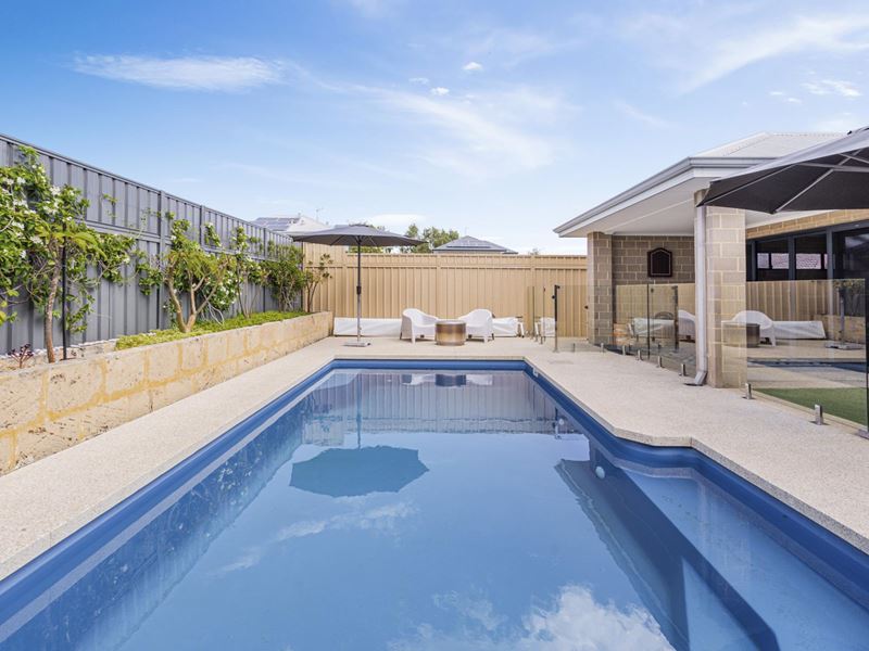 26 West Churchill Avenue, Lake Coogee WA 6166