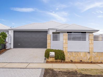26 West Churchill Avenue, Lake Coogee WA 6166