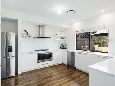 26 West Churchill Avenue, Lake Coogee WA 6166